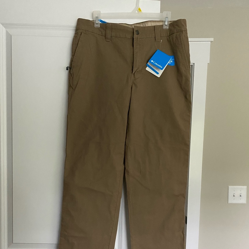 Columbia khaki pants. NWT 34/34R